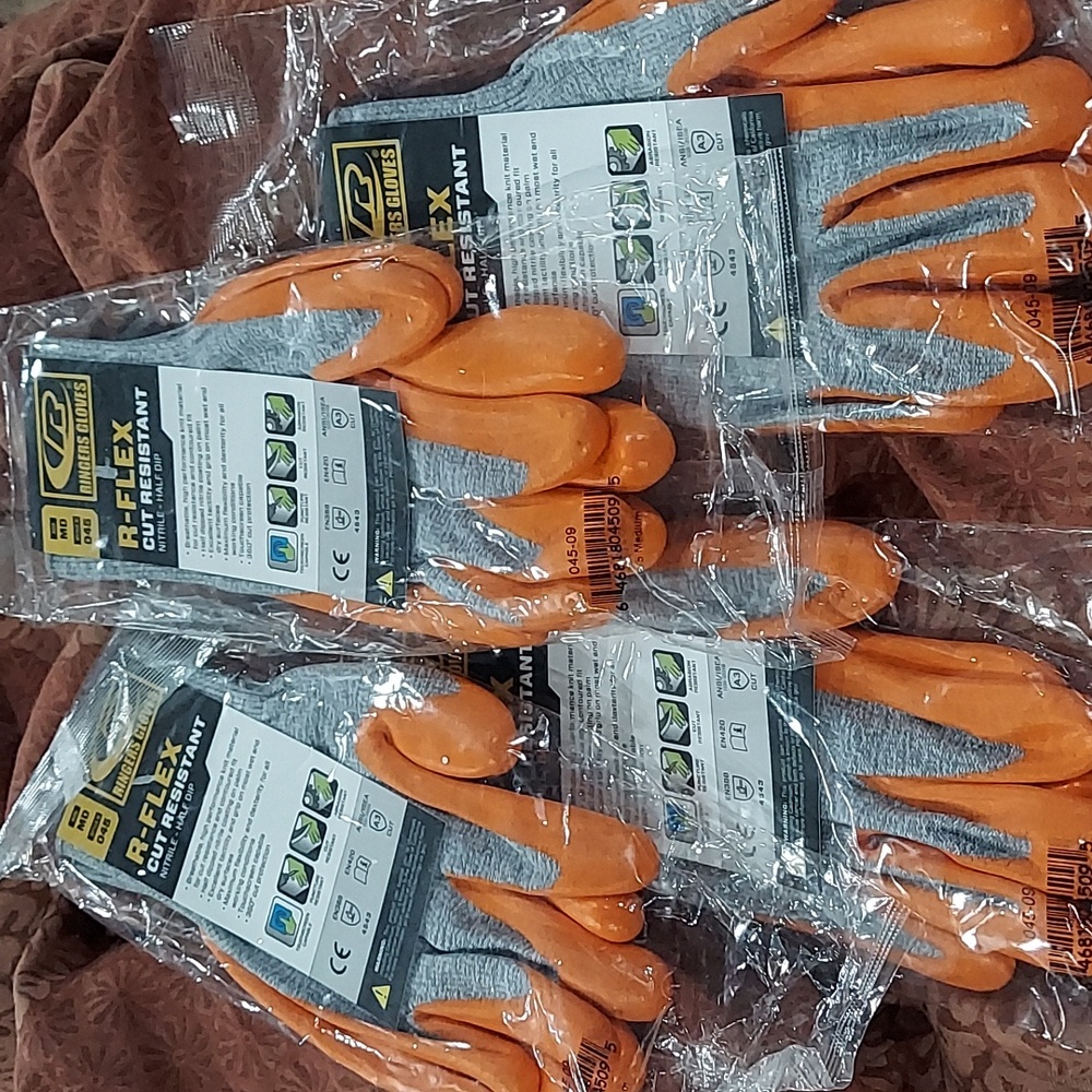 4 pairs Ringers Gloves 045 09 R-5 Cut Level 5 Gloves, M